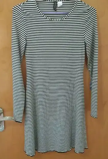 스트라이프 긴팔 미니 원피스