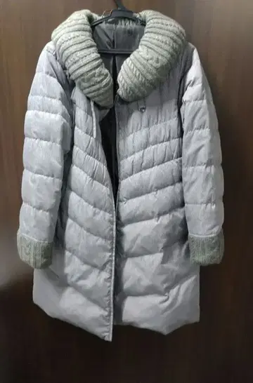 로리띠 다운 자켓 L 사이즈 그레이 색상
