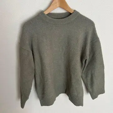 카키 니트 크루넥 긴팔 니트