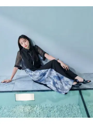 HARE 시어 패턴 절개 원피스 블루