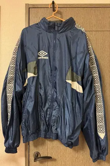 [ 구제 의류 ] UMBRO 엄브로 나일론 자켓 후드 부착 XL