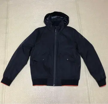 TOMMY HILFIGER 후드 부착 블랙 자켓 M 사이즈