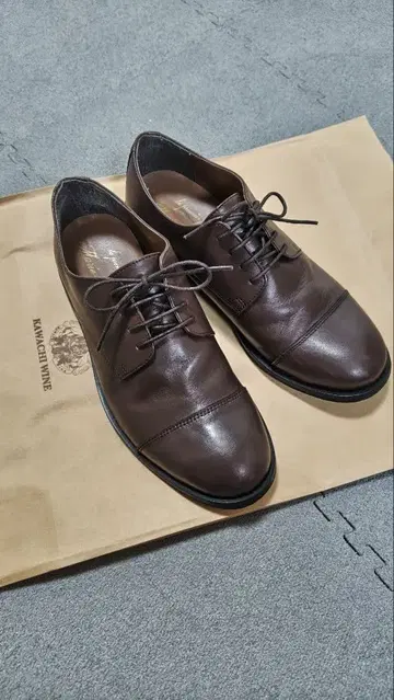 마리 루이즈 레이스업 슈즈 외 스트레이트 팁 드레스 슈즈