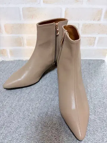 미사용 테치치 포인티드 미들 부츠 모카