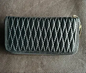 백드롭 레더 다이아 퀼팅 지갑 오링 포함