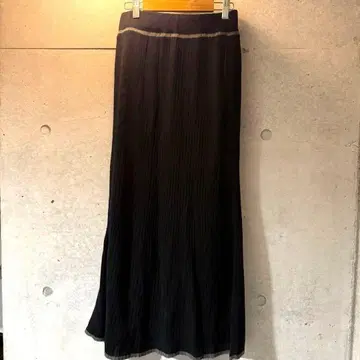 블랙 플리츠 롱 스커트 리브 소재