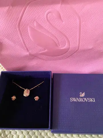 Swarovski 목걸이와 귀걸이 세트