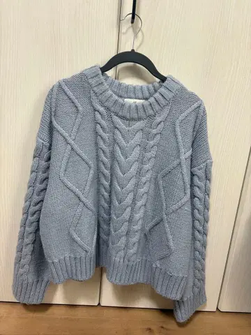 h&m 라이트 블루 케이블 니트 스웨터
