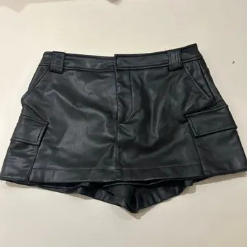 ZARA 가죽 숏팬츠