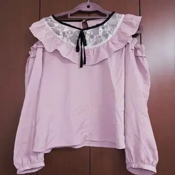 evelyn 오픈 숄더 블라우스 핑크 양산