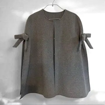 [새상품급] BIRTHDAY BASH 그레이 케이프 코트