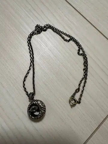 크로스포 뉴욕 댄싱 스톤 목걸이