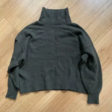 맥피 MACPHEE 카키 니트