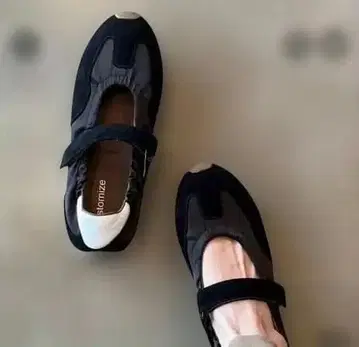 미사용 새상품 멜리 제인 스니커즈 블랙 24cm