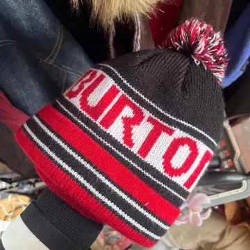 BURTON 꽁지 니트 모자 블랙/빨간색