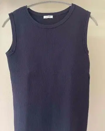 그린 라벨 릴랙싱 슬리브리스 니트