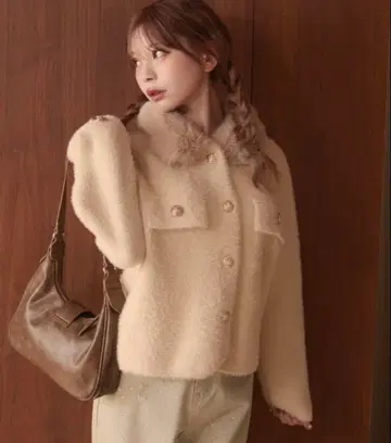 퍼 옷깃 샤기 자켓 베이지