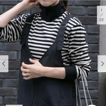 FORK&SPOON 보더 터틀넥 티셔츠