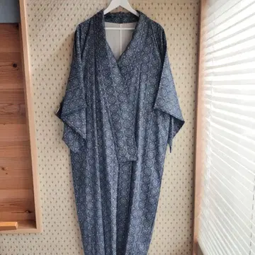 순수 실크 코몬 레이스 패턴 네이비 꽃무늬