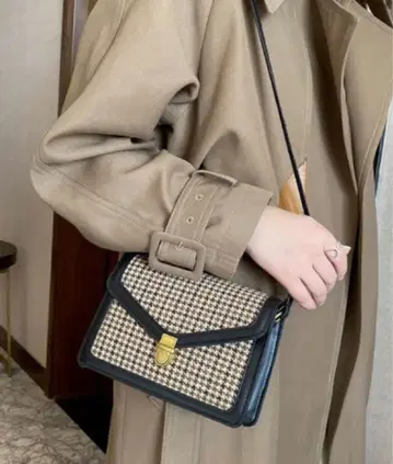 새상품급 숄더백 격자 블랙