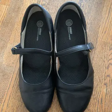 키쿠치 타케오 밑창 포함 펌프스 23 EEE