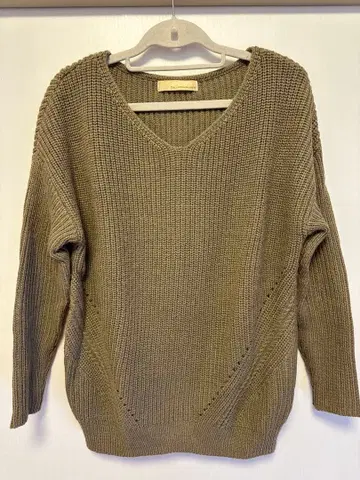 GALLARDA GALANTE 카키 V넥 니트