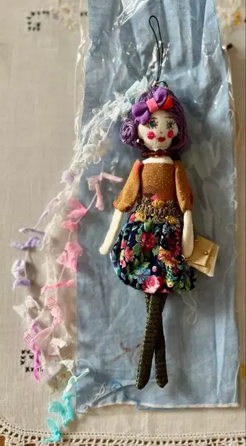 MADRIGAL 마드리갈 AKI 인형 스트랩 브라운 미사용