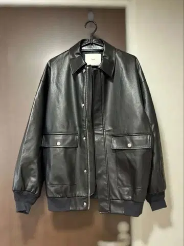 NAVE 블랙 가죽 아우터