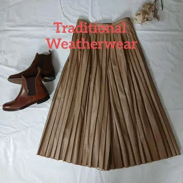 트래디셔널 웨더웨어의 인조 가죽 베이지 플리츠 와이드 팬츠