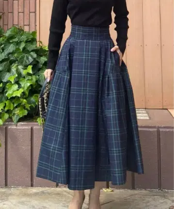 JENNE 타탄 체크 턱 플레어 스커트 M