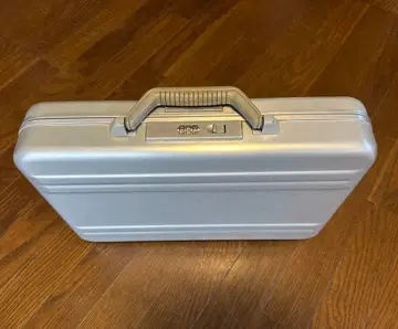 [ ZERO HALLIBURTON ] 알루미늄 비즈니스 백 실버