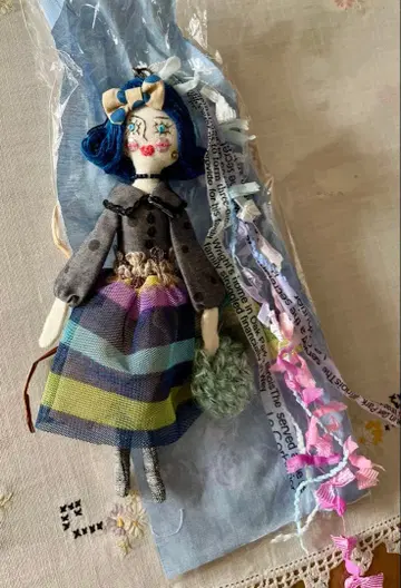 마드리갈 AKI 인형 스트랩 새상품 MADRIGAL 그레이