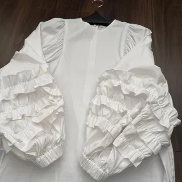 yori 프릴 달린 화이트 셔츠