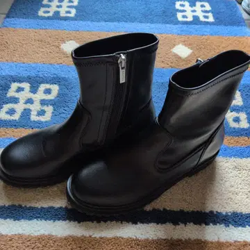 [새상품급] RANDA 블랙 지퍼 숏부츠