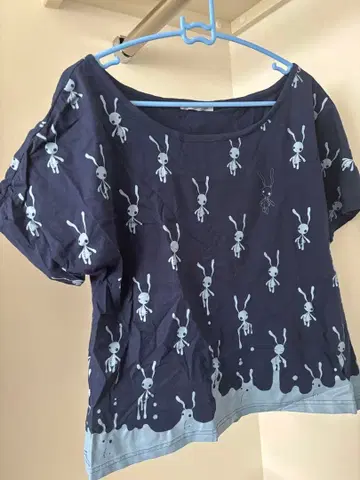 푸토마요 네이비 반팔 T셔츠 토끼 패턴