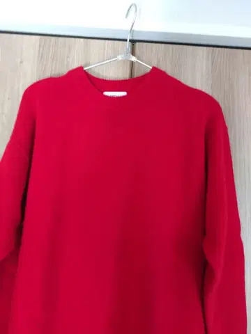 레드 크루넥 긴팔 니트