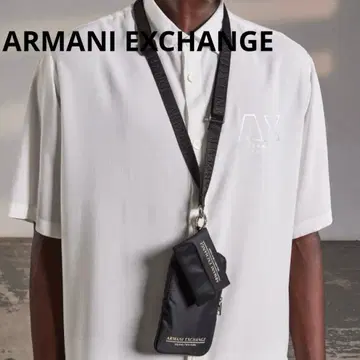 새상품급 ARMANI EXCHANGE 숄더 사코슈 휴대폰 케이스