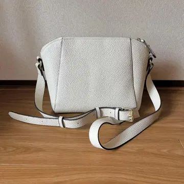 HAYNI 화이트 가죽 숄더백