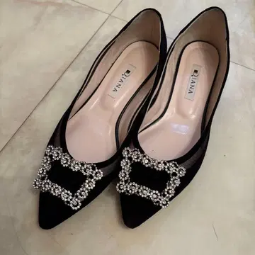 DIANA 비쥬 장식 블랙 플랫슈즈