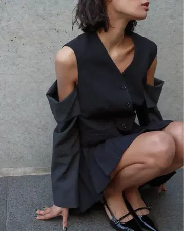 THE TOE Astoria 오픈 숄더 베스트 M 사이즈