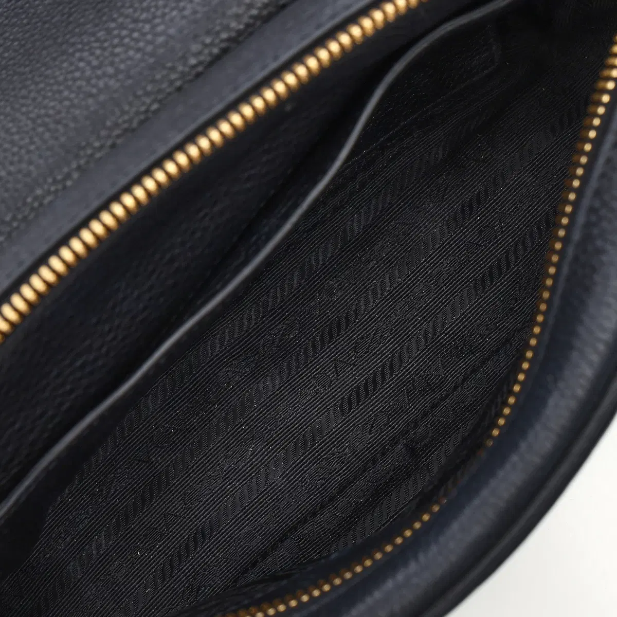 프라다 비텔로 피닉스 크로스백