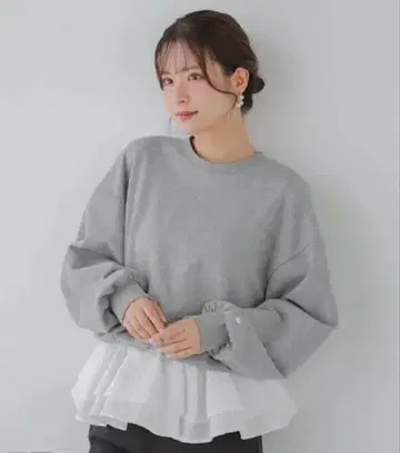 fitmore 밑단 프릴 자카드 도킹 맨투맨 그레이