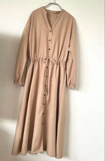 어반 리서치 V넥 원피스 베이지