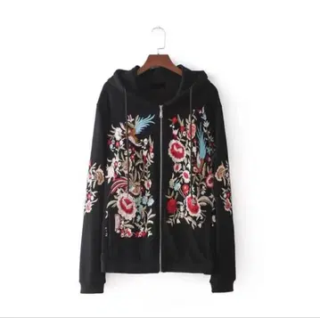 자수 장식 블랙 후드티