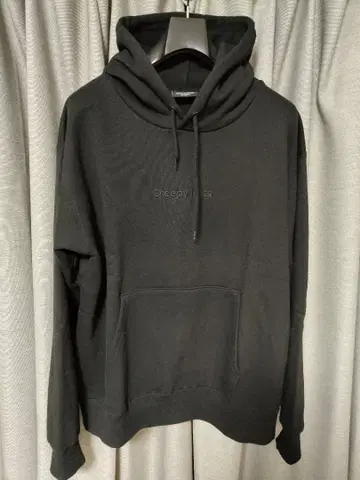 Creepy 로고 블랙 후드티