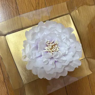 연보라색 꽃 머리 장식