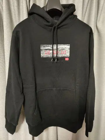 그래픽 프린트 블랙 후드티