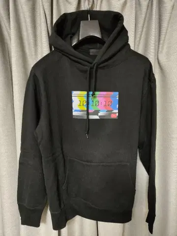 컬러풀 그래픽 블랙 후드티