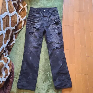 데미지 가공 스트레이트 데님 팬츠 블랙