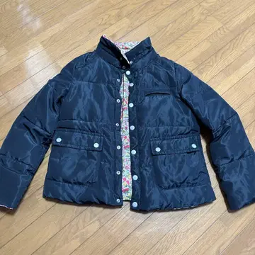 슈퍼 하카 블랙 플라워 프린트 충전솜 점퍼